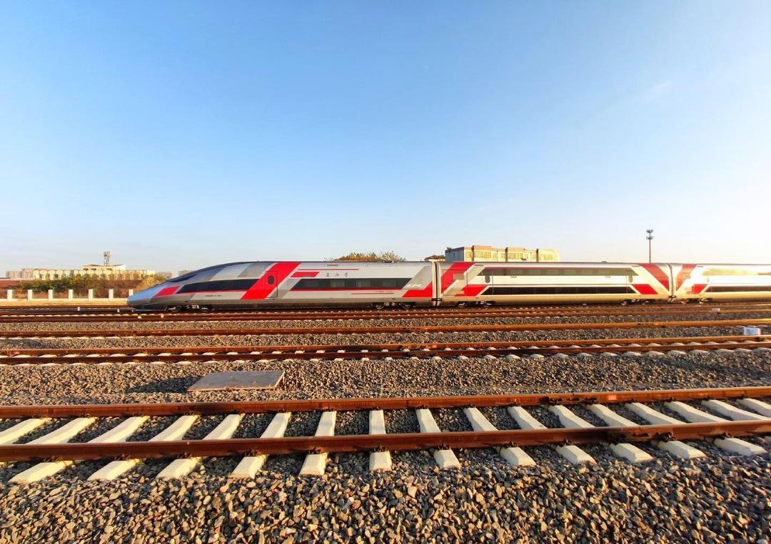 双层高铁还能走多远?高铁建设投资成本高不假,但中国的高铁网络截至2025年7月