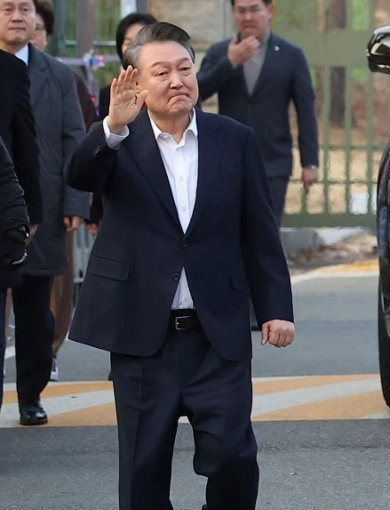 “万万没想到啊！尹锡悦即便被逮捕了依然态度强硬。7月15日，多”家韩媒披露，虽独