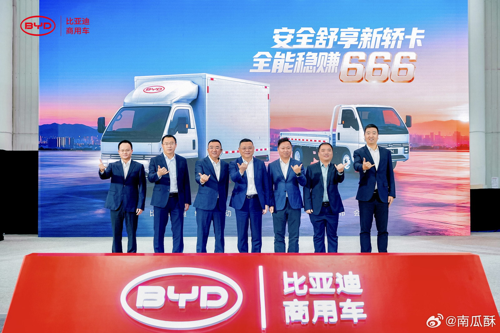 比亚迪这个纯电轿卡T4有点意思，打破了传统卡车的许多不可能，不仅有卡车的经济实用