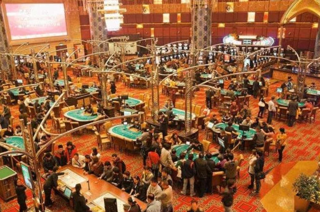 澳门赌场有个耐人寻味的现象：要是你运气好赢了2000万，想揣钱走人，赌场大门敞开