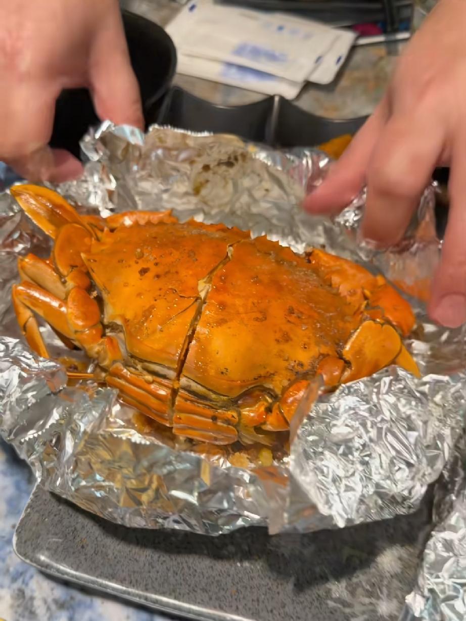 难道徐杰也想学朱芳雨做美食博主了？近日广东男篮主力控卫徐杰晒出在珠海某餐馆就餐的