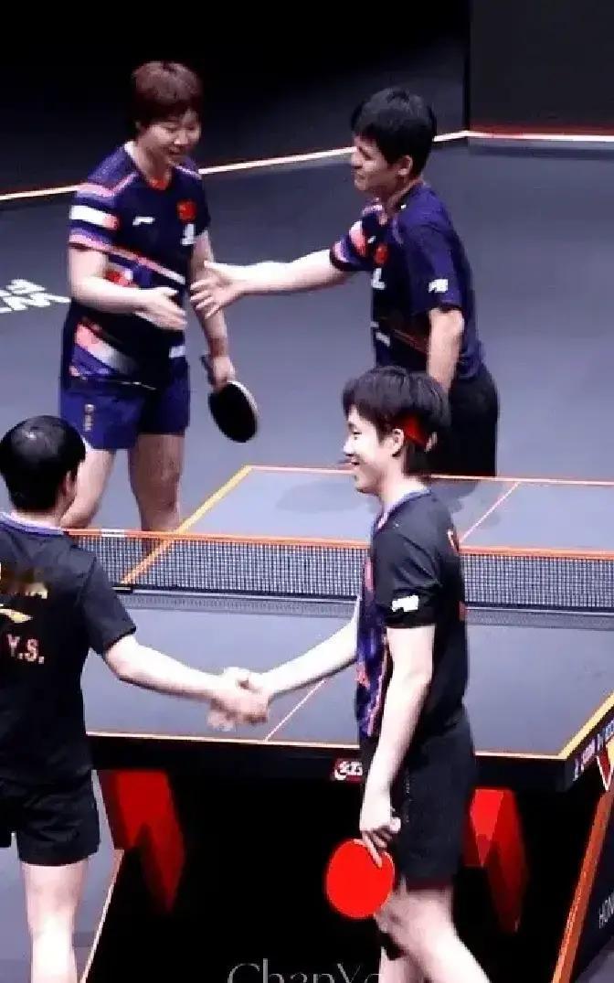 有时候真服了老天爷的剧本。10比5赛点，眼看就结束。一个擦边球，主裁判没看