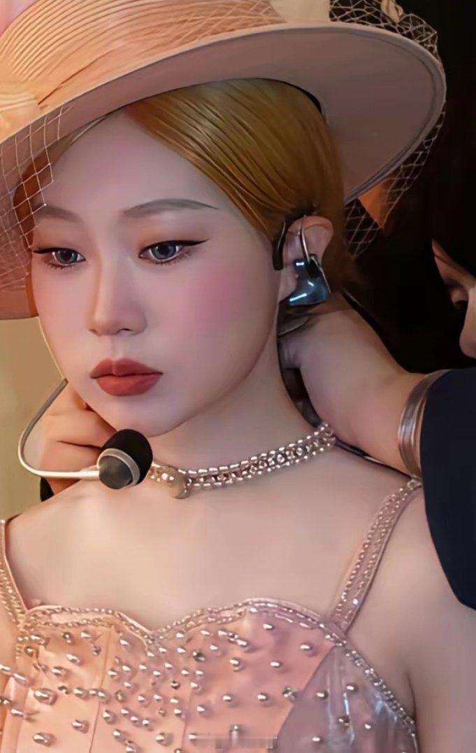 同一位化妆师王亚文，却画出了两种截然不同的气质。马丽这11.5万的妆，好看是真的