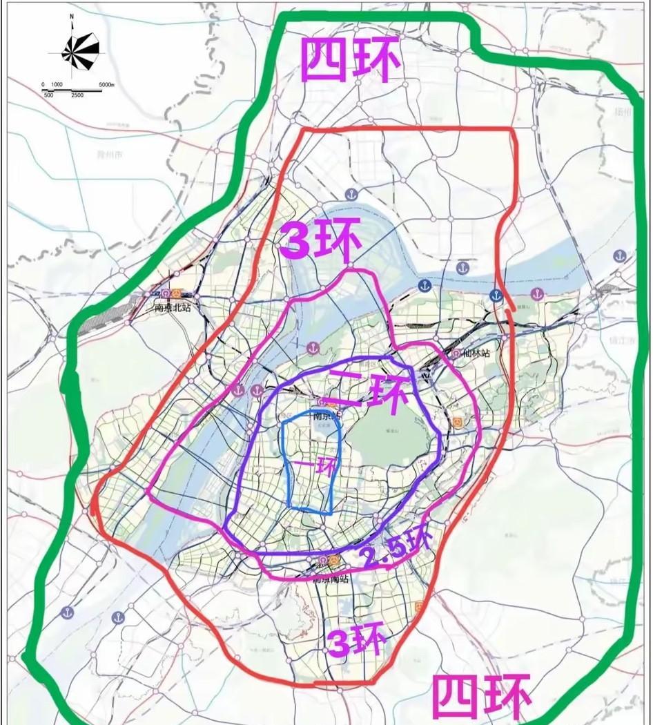 关于南京的环线快速路，经常看有些自媒体拿2图来说这是南京的绕城环线。笔者对此非