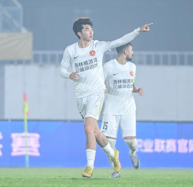 徐正源应该尝试把李浩然改造成中后卫。要不然这192身高就白瞎了。而且整个中超