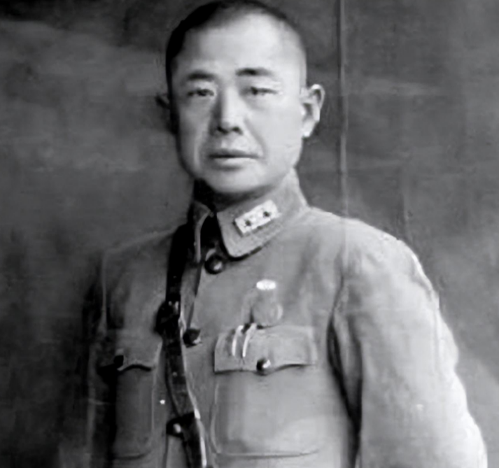 1949年朱老总拜访陈明仁，进门前朱老总敬军礼高喊：报告，我是朱德。1949