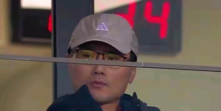 大家都说，中国男篮已步入中国男足的后尘。只想说的是，邵佳一你能不能给中国大球项