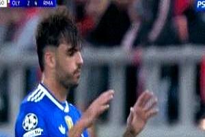 下半场踢的就是一坨狗屎，白瞎了上半场的表现。阿隆索一口气就把中场组织核心