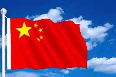 🌞下午我弟去面试，考官问他：“祖国是我们的母亲，那父亲是谁？”我弟想了想，