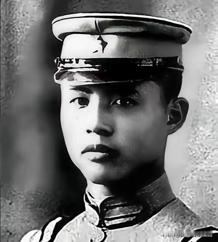 抗战中，吕正操部被包围，战斗激烈，日军越来越多，吕正操迟迟不突围。这哪是拖