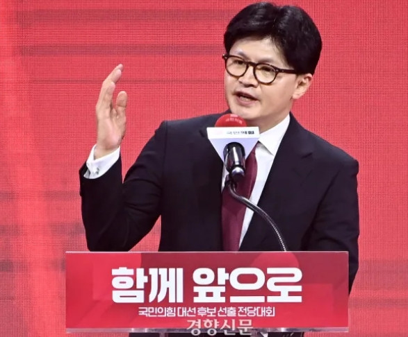 韩东勋怒斥换将：谁赋予了未经选举产生的非常对策委如此权力？韩东勋前国民之力党