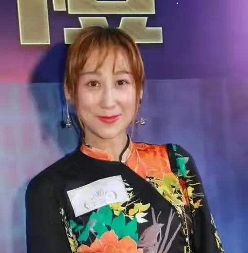 真是惊到我了，五年剥腹产生四个？她的子宫不用遵守自然规律的么？自己不爱惜自己那就