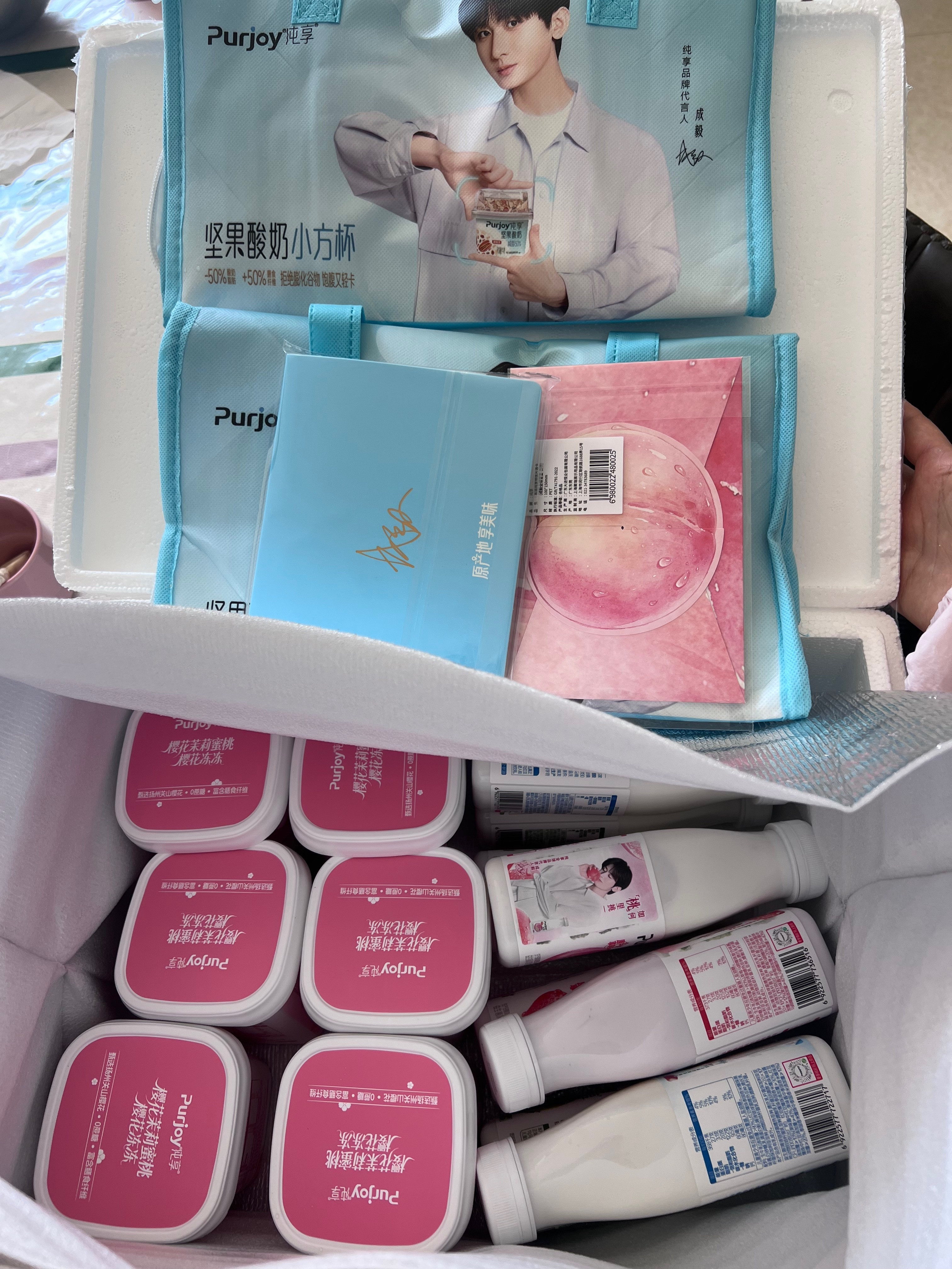 五天到了五箱纯享我记得我是预售现货都买的啊！哈哈哈哈哈哈，喝不完根本喝不完！立马