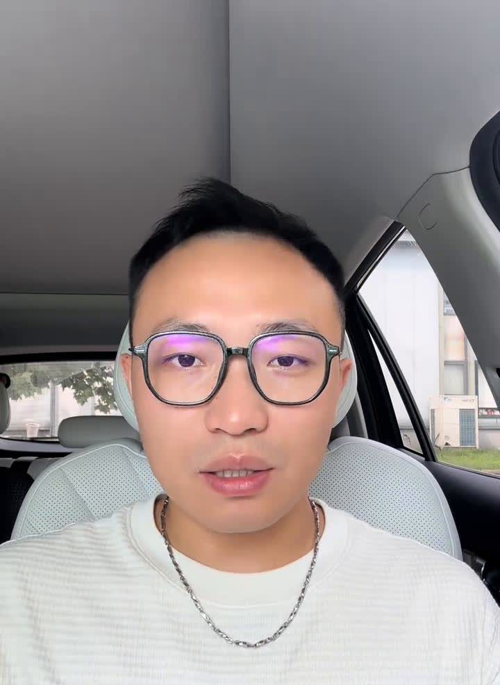 银河A7又买早了，我现在算是看明白吉利银河出新车的套路了。今年5月份先上的银河星
