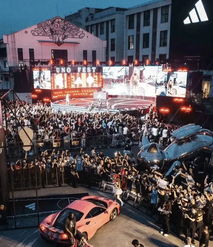 阿迪达斯更新官方社媒，晒出了哈登中国行广州站的现场照。原文：UNOFest.