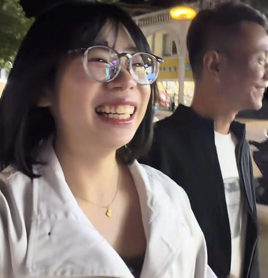 三水又带厉怀远买衣服了厉怀远和三水已经到达云南昭通，昨天兄妹俩去当地的景区游玩