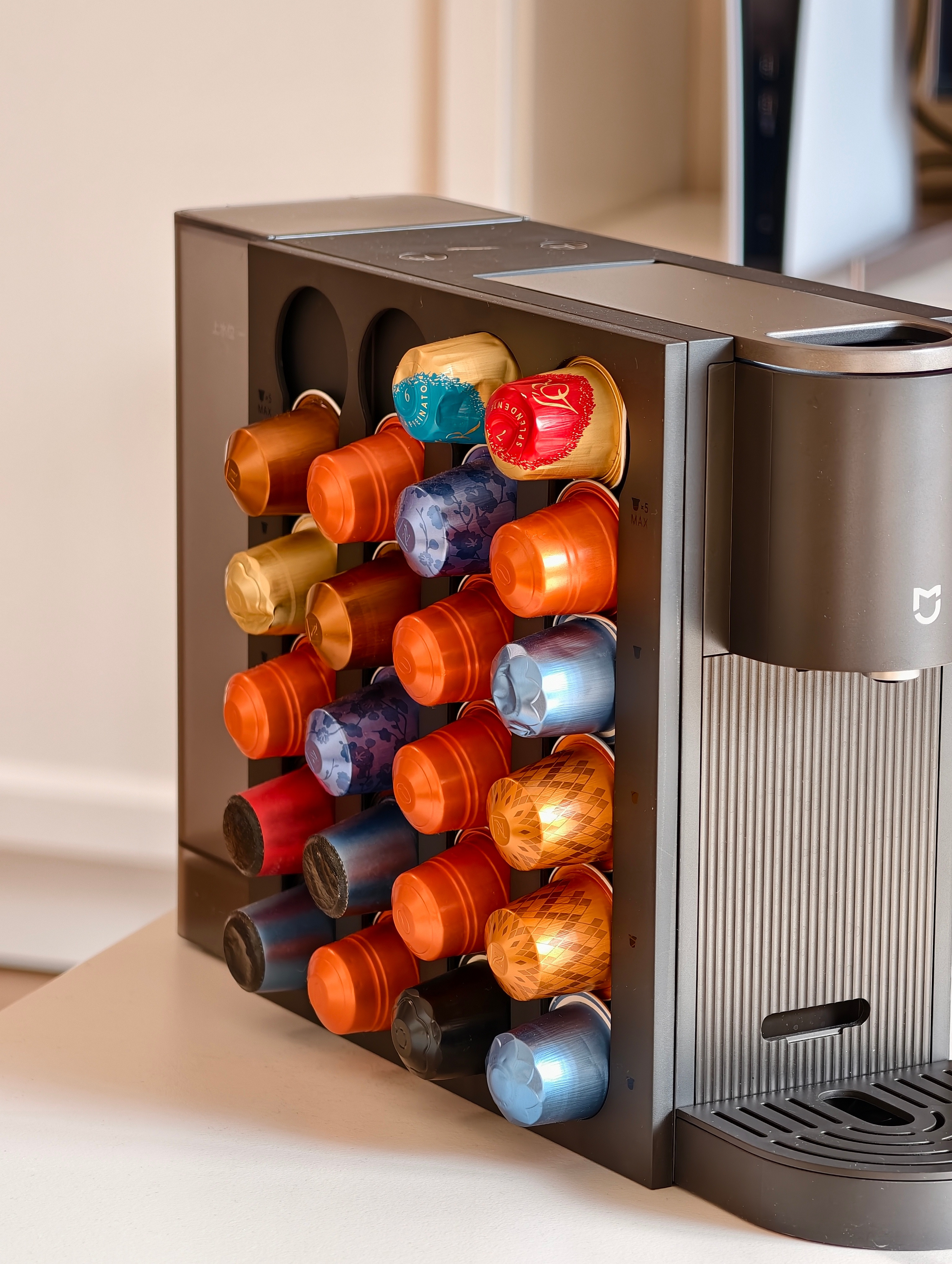 我喝咖啡不多有个原因是怕麻烦买得等磨的时间长然后我入了米家胶囊咖啡机S1