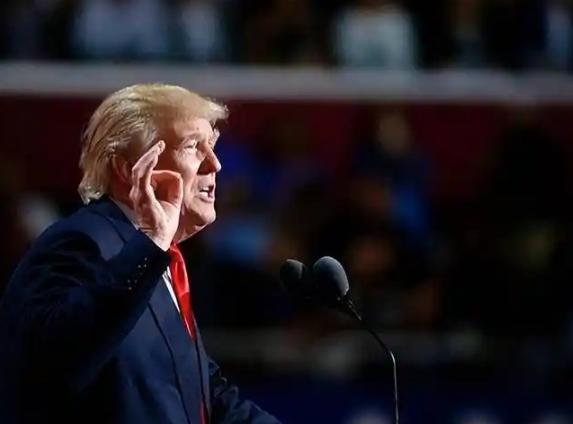 特朗普真是报喜不报忧啊，他高兴的宣布F-15战斗机的第二名飞行员已经获救，但是，