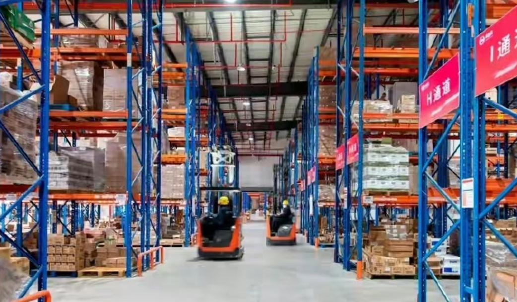 /刘强东估计被气晕，他做梦都没想到，京东巴黎仓库被