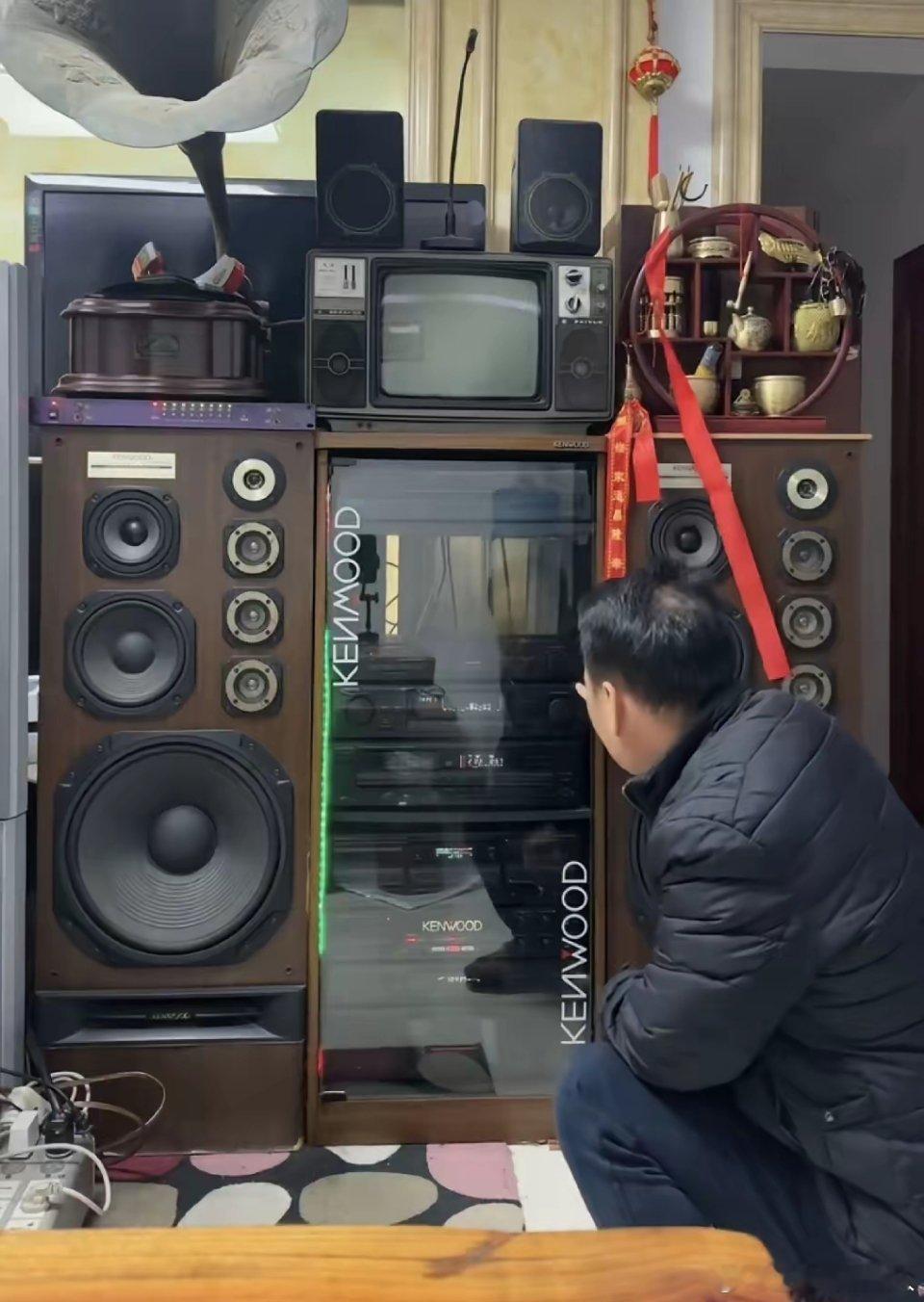 我表弟总算圆了他的音响梦。1995年的时候，我表弟结婚，家里什么东西都给他准备好