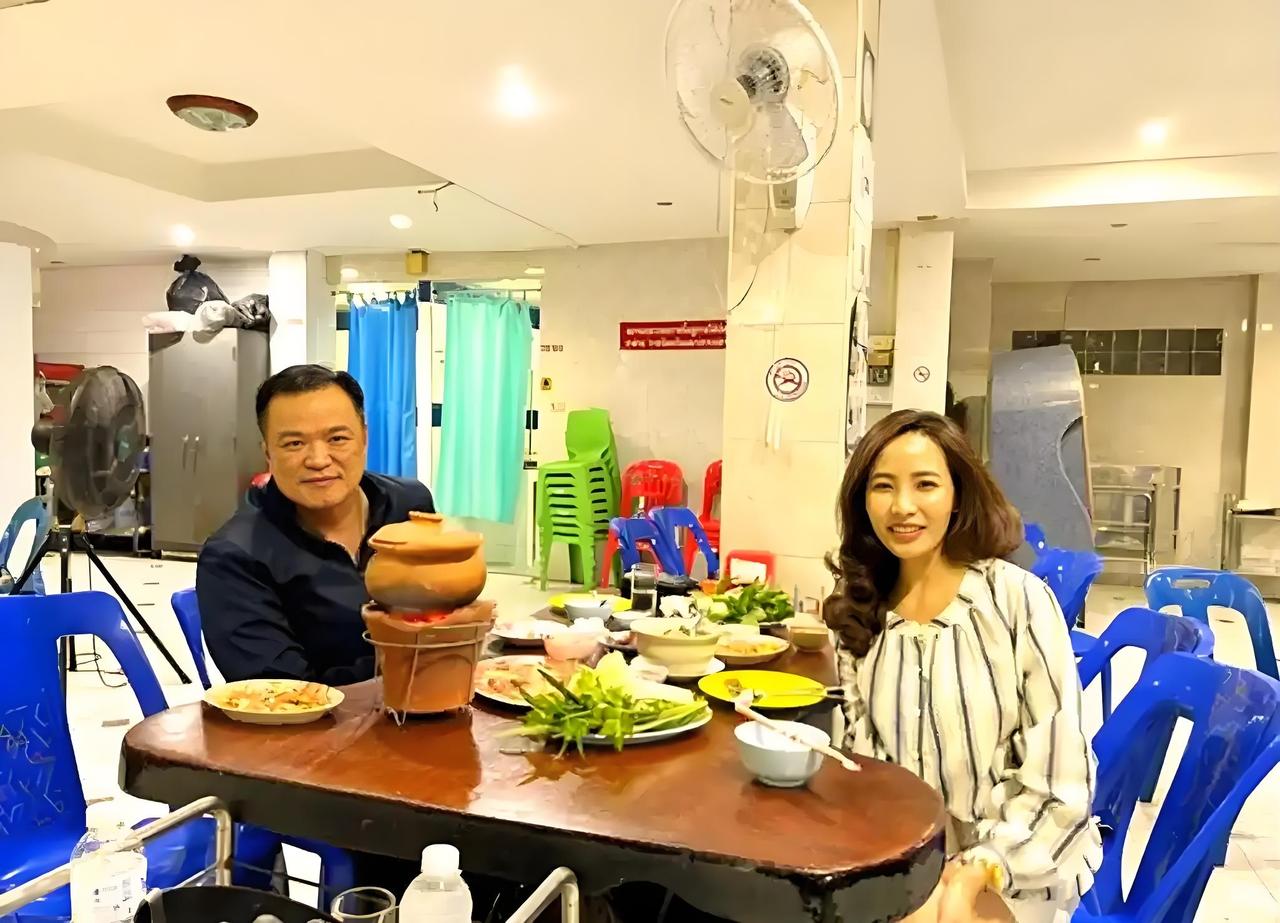 阿努廷非常聪明，撇清与他信申请特赦之间的关系。之前，他信向王室申请了特赦，不