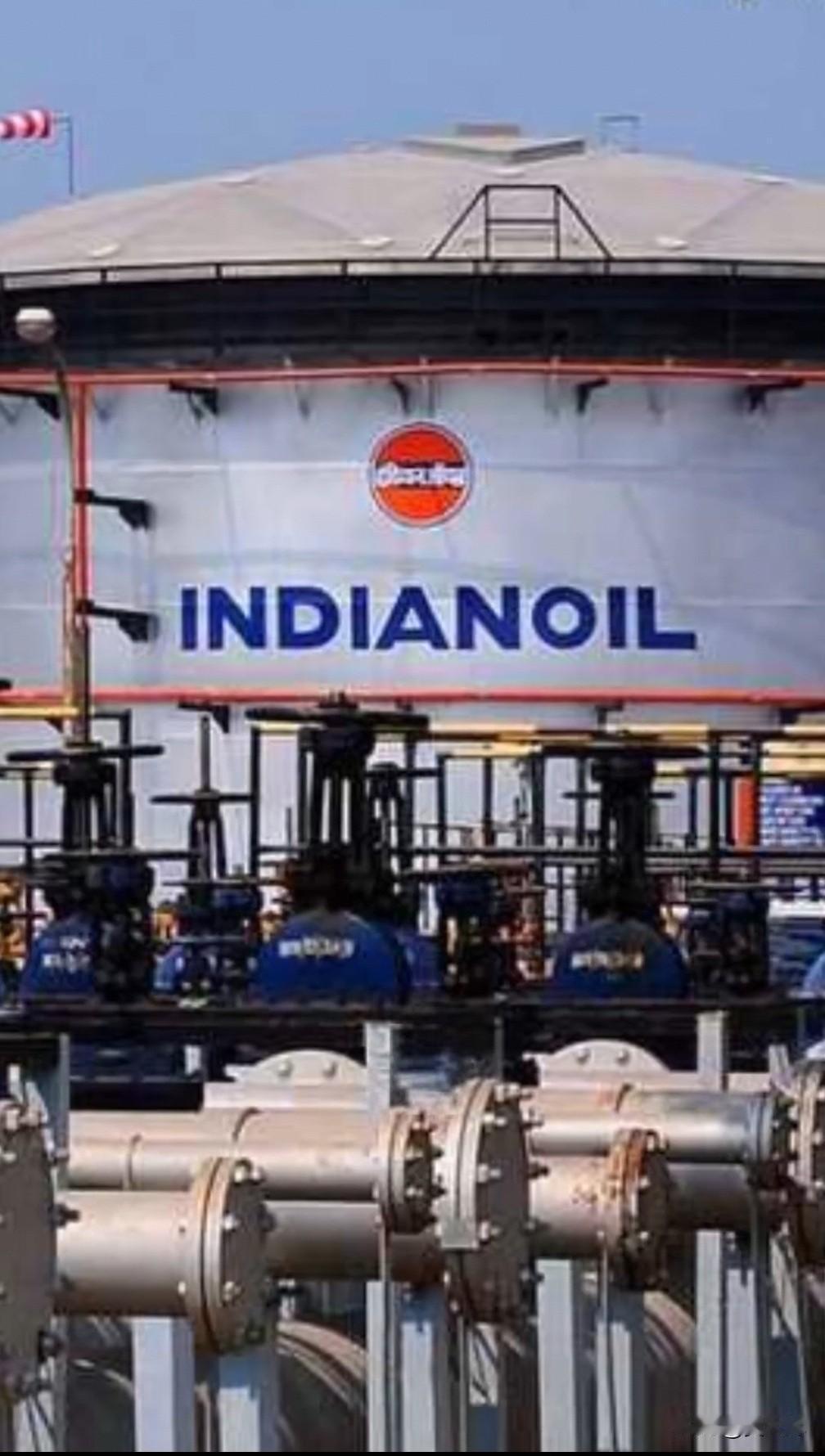 【印度三桶油拟拒购俄罗斯原油】这两天，“俄罗斯与印度的伟大友谊”撞上了残酷