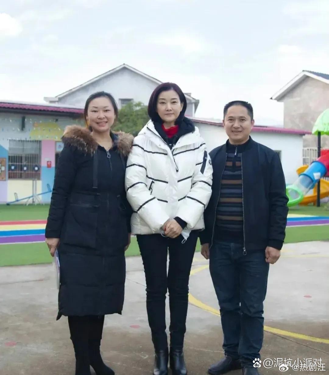 57岁的宋祖英，虽是大妈年龄，却散发出中年女性的气质。