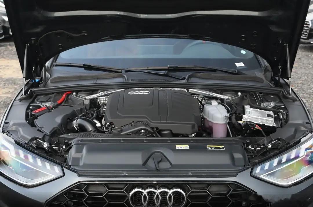 现在电动车一脚油门跟不要钱似的，2026款奥迪A4L一出来，反而有点“逆着潮流走