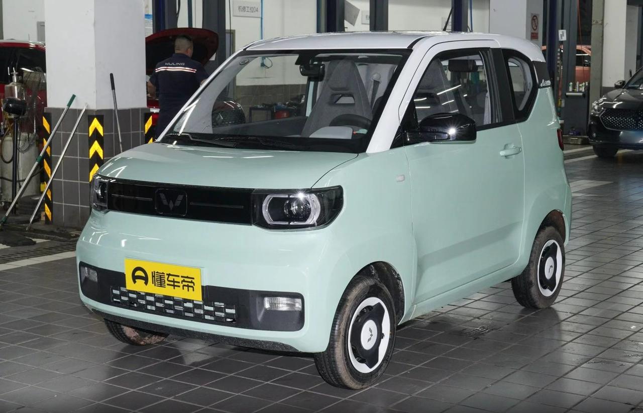 很多人一听到五菱宏光MINIEV，第一反应是“便宜”“代步”“老头乐”——但如果