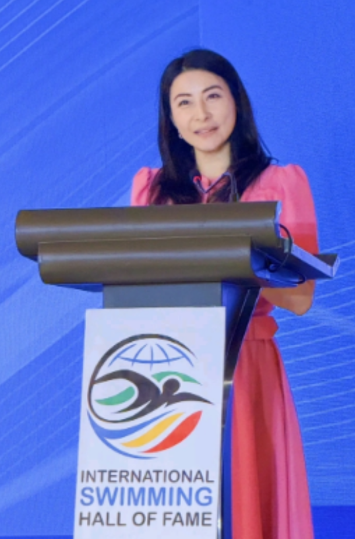 79岁的霍震霆又成了全网最高兴的人，不是二儿子霍启山要结婚了，而是儿媳郭晶晶带着