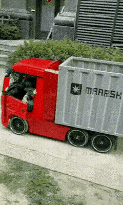 看看别人的玩具，跟真的是一模一样的。