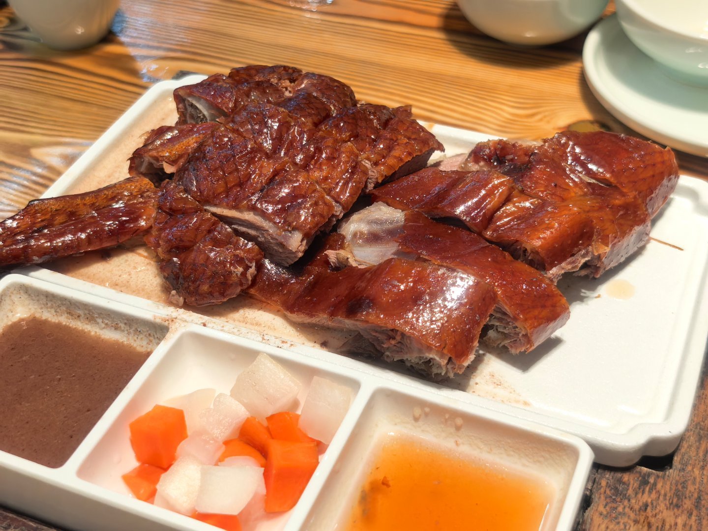 太夸张了，清远这美食真的一绝了，碳木烤鹅，墨鱼饼，酸辣鹅杂，还有巨好吃的糯米糕。