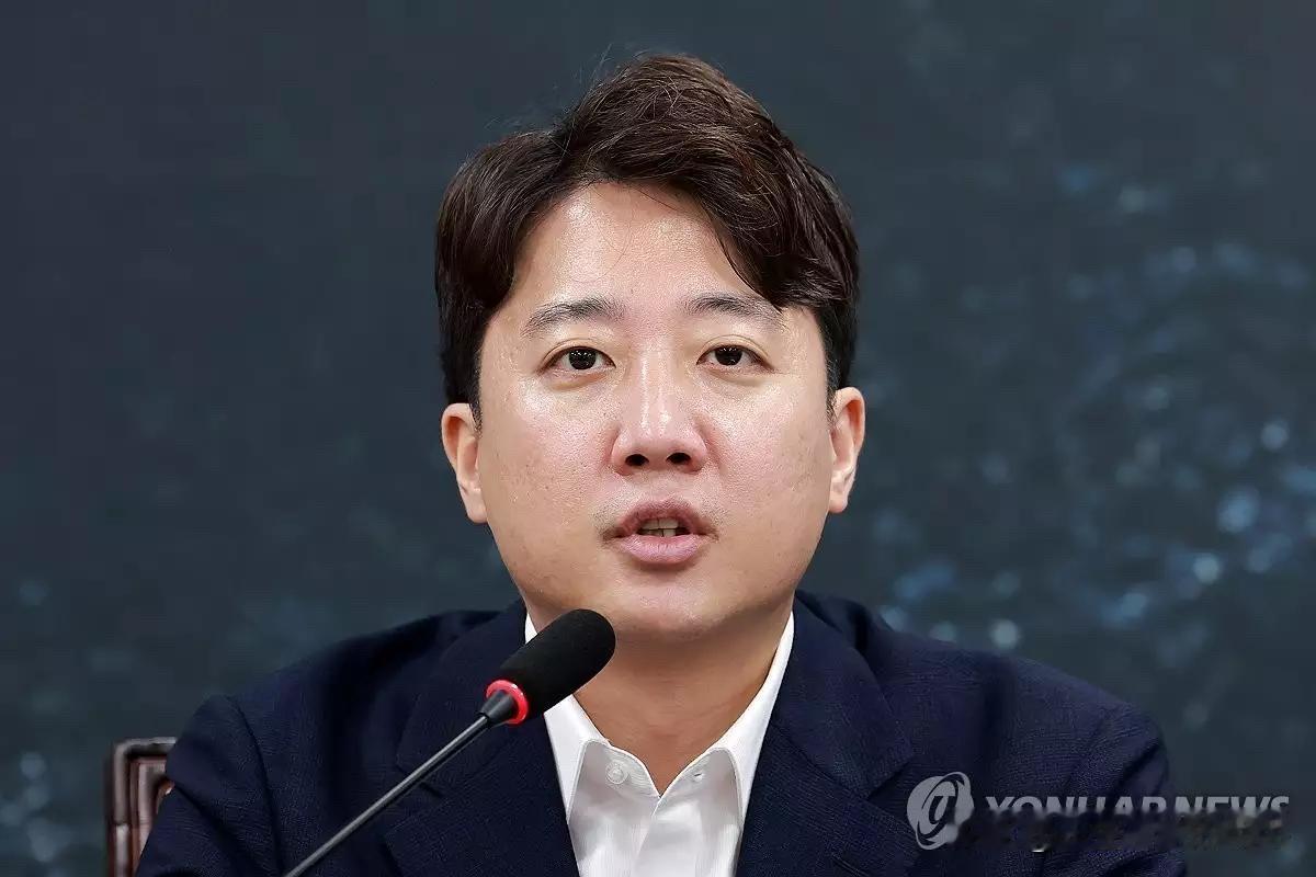 最新民调出炉！近六成民众呼吁李在明动用否决权，叫停刑诉法修订案8月3日，韩国
