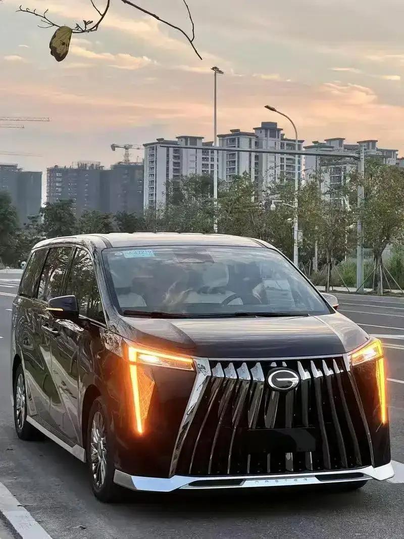 这就是赤裸裸的现实啊：电车1年电费1000元！油车1年油费10000元！电