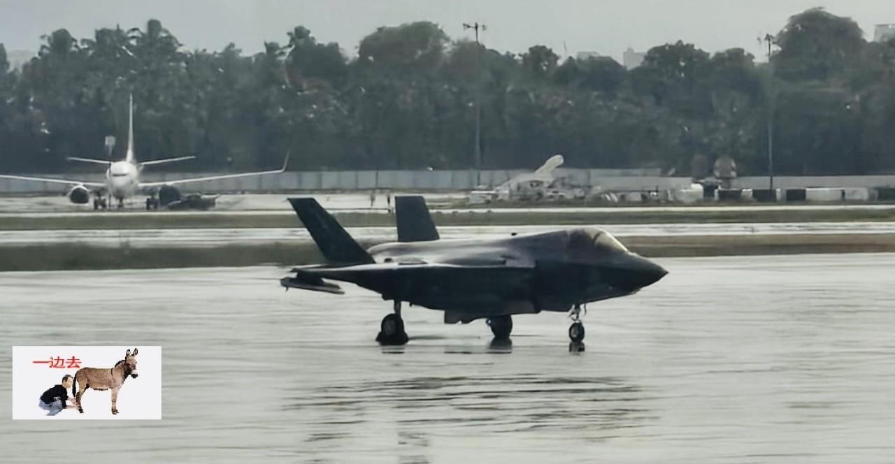 【F-35B在暴雨中接受检验】六月15日，一架隶属于“威尔士亲王号”航母