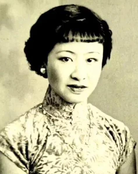 1981年的夏天，马未都找溥仪皇帝的妹妹“三格格”鉴赏极品官窑，希望她帮忙掌掌眼