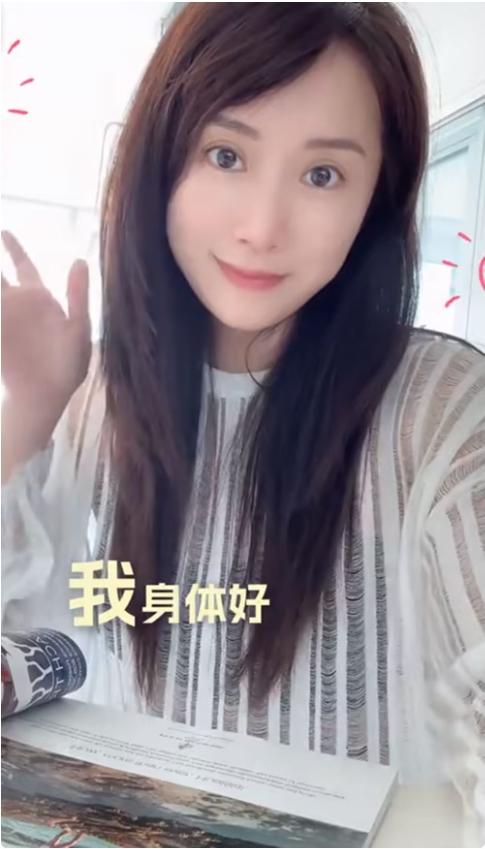 李念晒带娃日常，一堆漂亮衣服，每天穿搭不重样，3岁儿子好可爱