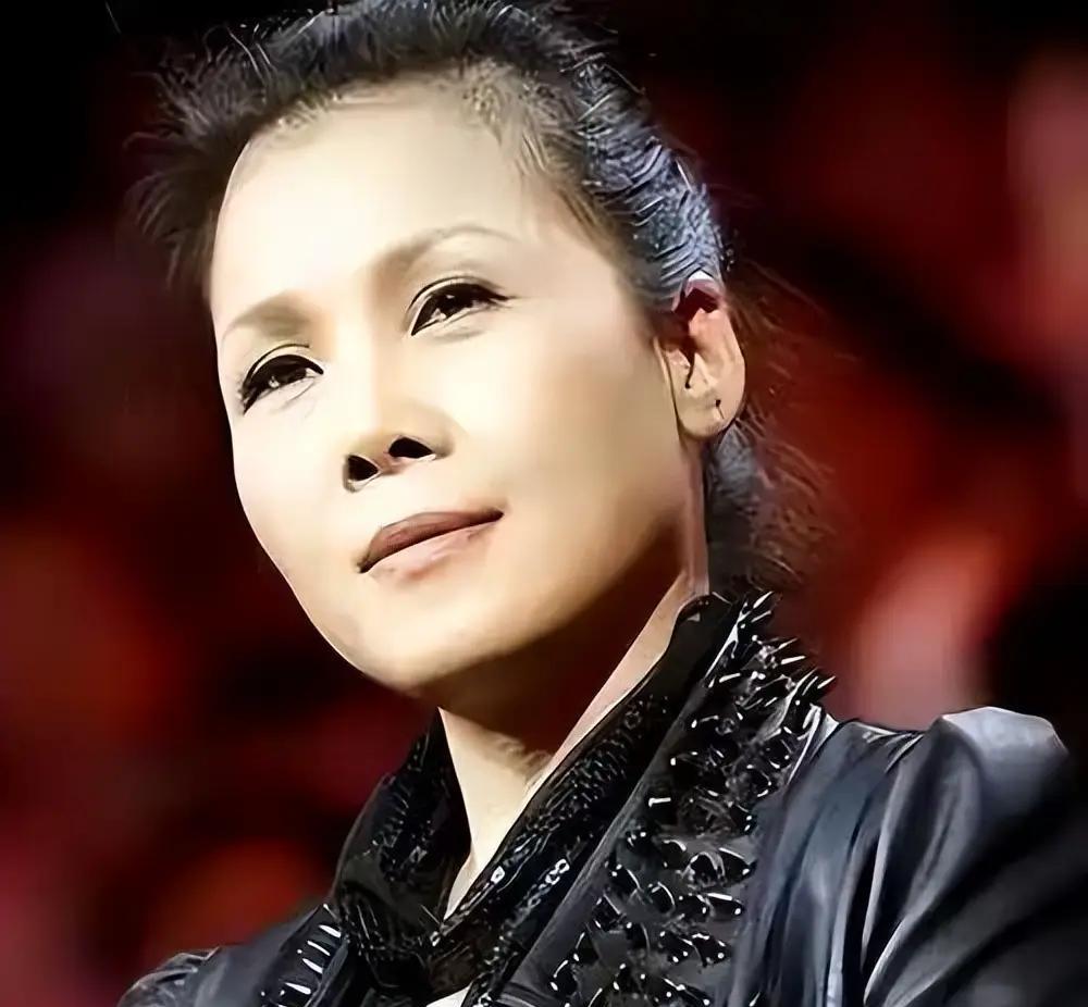 一次，田震对许巍说:“我想买你一首歌，多少钱都行！”许巍却说:“我的歌你随便唱