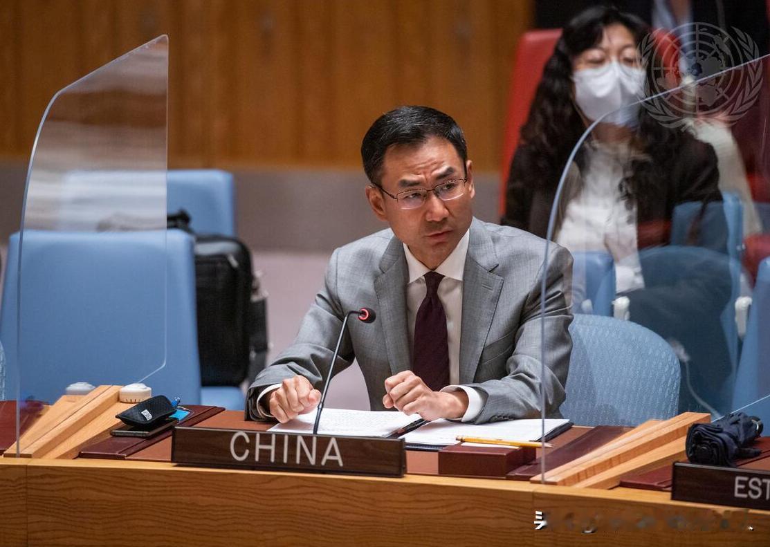 白银卡脖子开始了！全球60%精炼产能在中国，欧美军工、光伏、新能源全靠它，尤其是