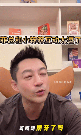 汪小菲真该好好管管儿子了，太没礼貌了，一言不合就拿东西砸人。 直播的时候，汪