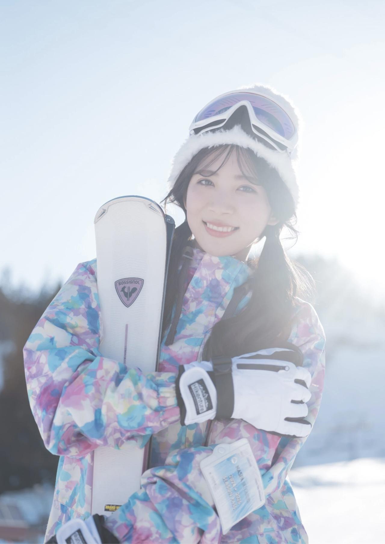 摄影作品欣赏.奈良未遥写真集。爱滑雪的她，总是在百忙之中抽出时间去滑雪并留下美丽