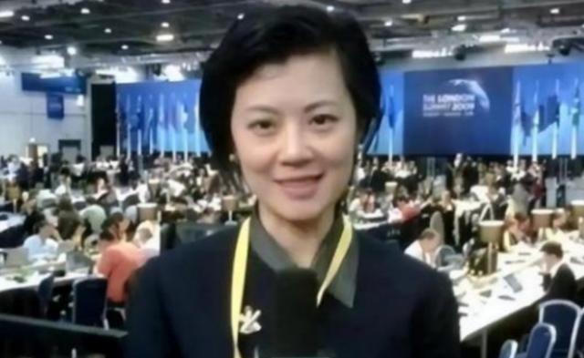 她曾宣称“我愿意放弃中国国籍，加入英国！”不顾众人反对，她嫁给英国富豪，本想一