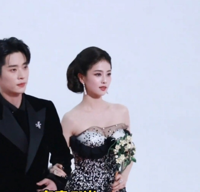 大气明艳白鹿好漂亮，白鹿这场活动真的好好看啊，最好看的最亮眼的一个。这张脸真的什