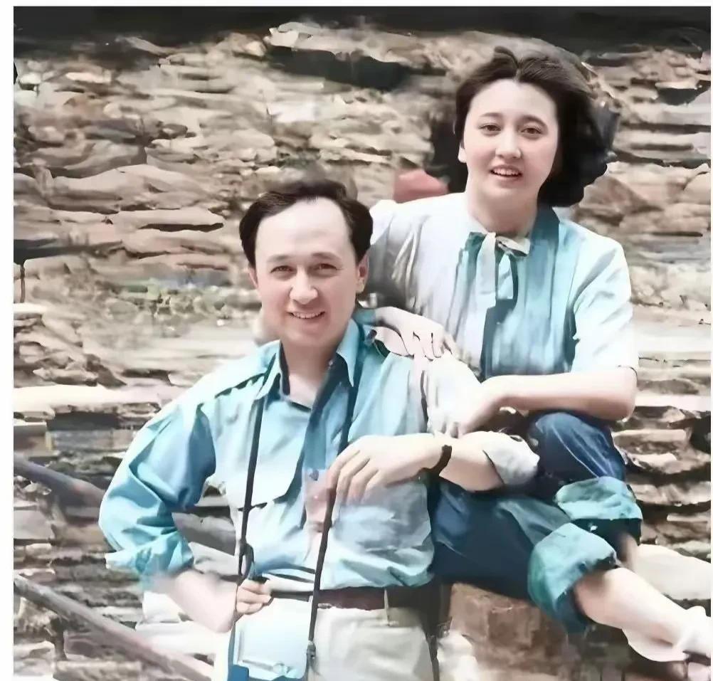 这是1949年，还在美国的钱学森先生和夫人蒋英女士的一张珍贵留影。照片中，夫妇