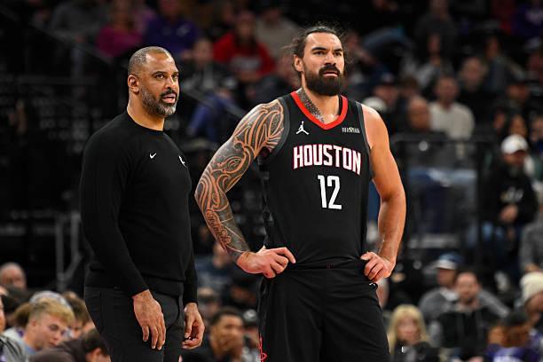 难受！！！乌度卡表示，史蒂文·亚当斯将无限期休战，他被诊断为三级踝关节扭伤。乌度