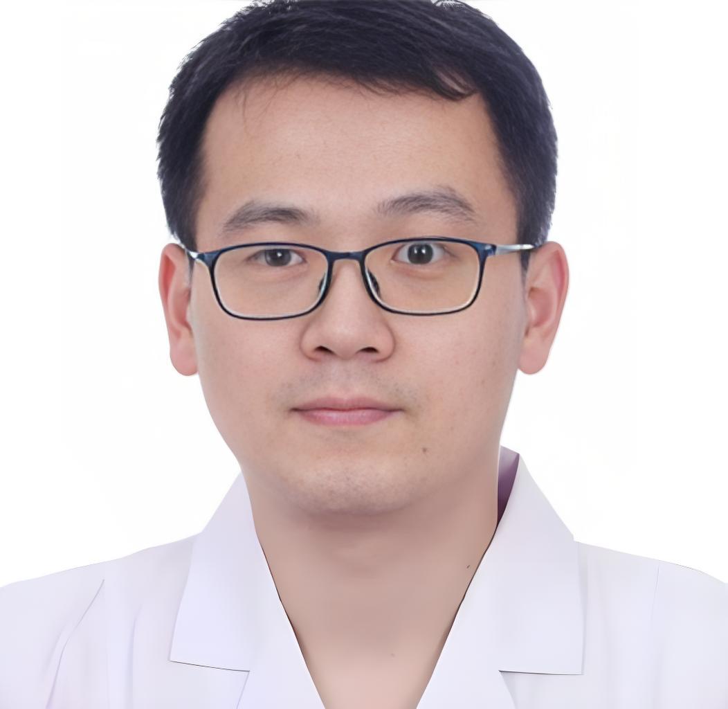 我是一个在县城开诊所的普通医生，跟江苏省宿迁市沭阳县的杨国辉医生是同行，在网上看