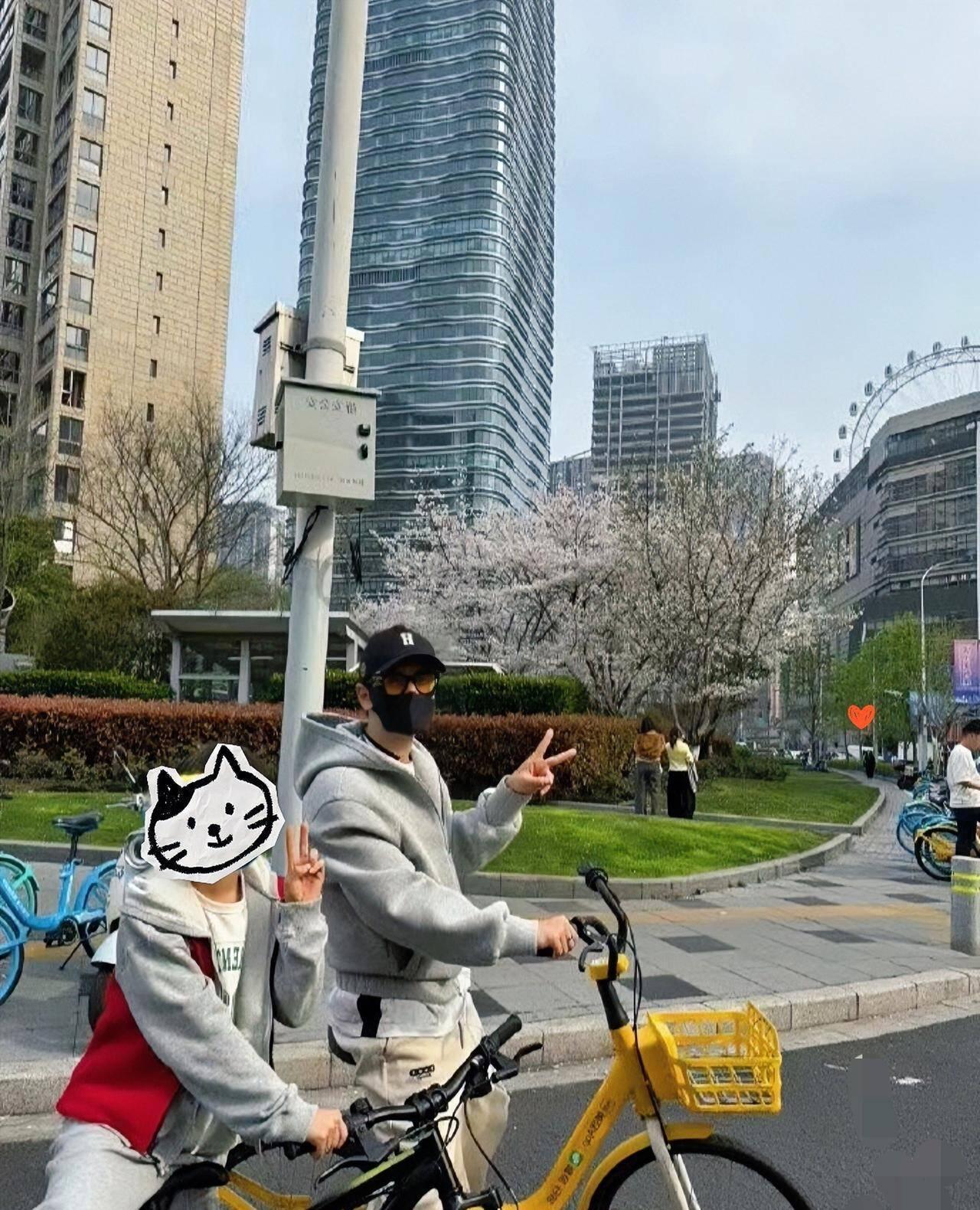黄晓明带儿子骑车踏青，本来想晒晒有多温馨多有父爱，结果直接冲上热搜挨了骂。原
