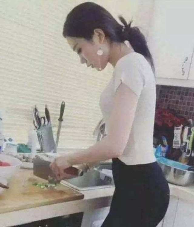 我那儿媳妇啊，结婚都六年了。就婚礼上喊过我们一声爸妈，打那以后，就再也没叫过。