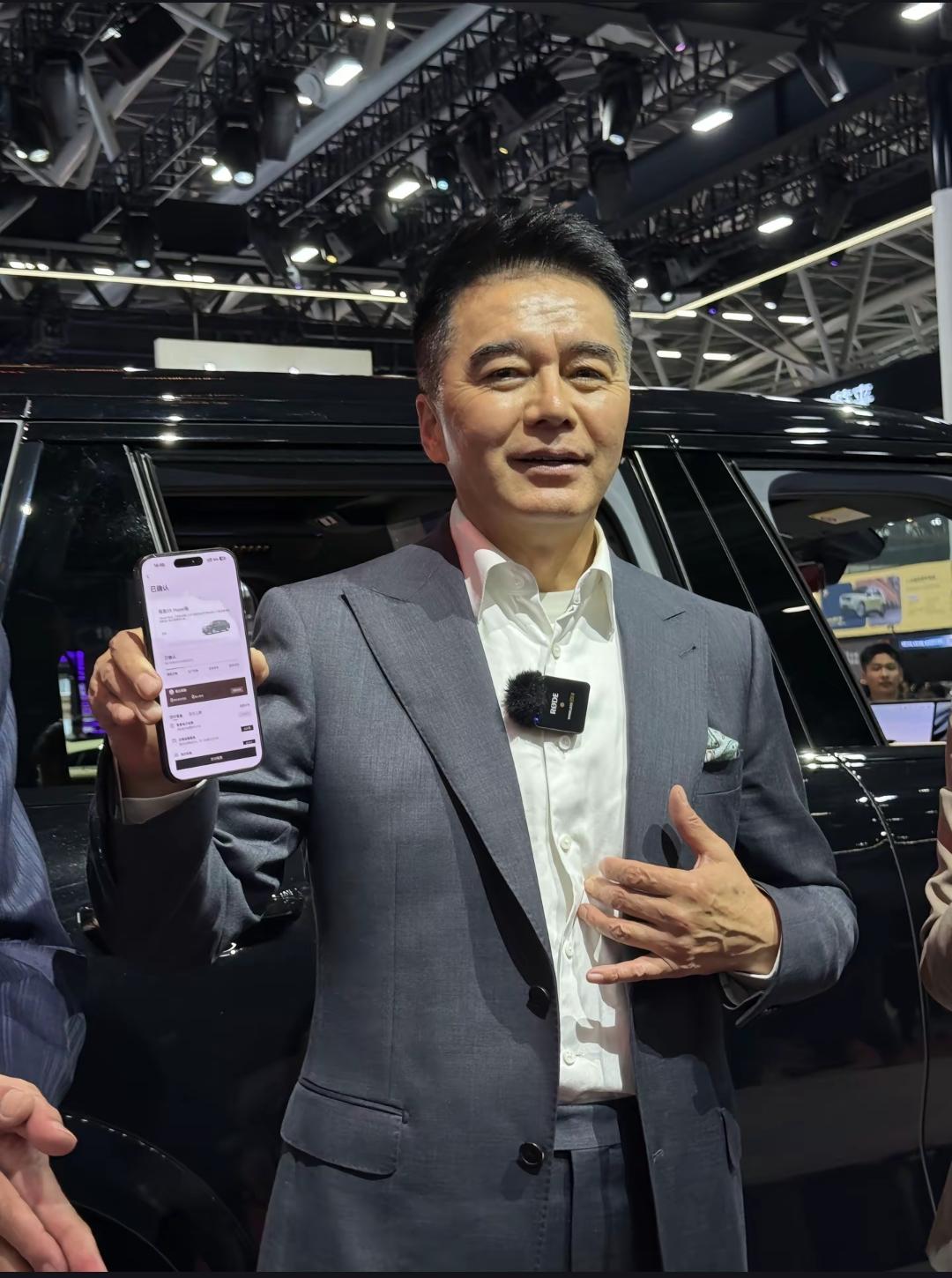 祁厅长当场下定极氪9X！由于许亚军演的人物太过出色了，以至于现在大家都喊他祁厅