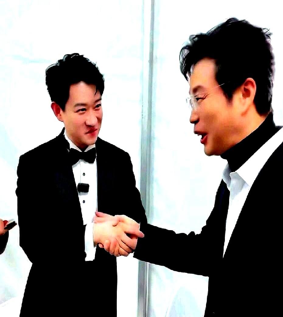 最近曹云金在成都录节目，刚喊出“迅哥”俩字，评论区的考据党直接炸锅了——这是要跟